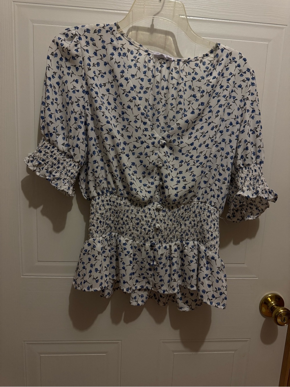 Sienna Sky Sz L Smocked Waist Blue Floral Peplum Top EUC 😊😊